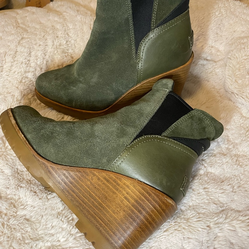 Sorel wedge boot